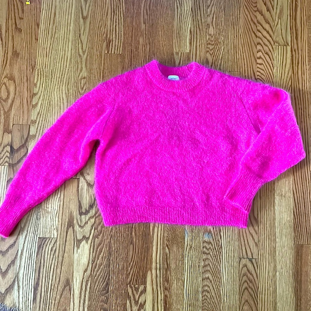 Wilfred Aritzia Fuchsia Mohair Cropped Sweater SZ Small